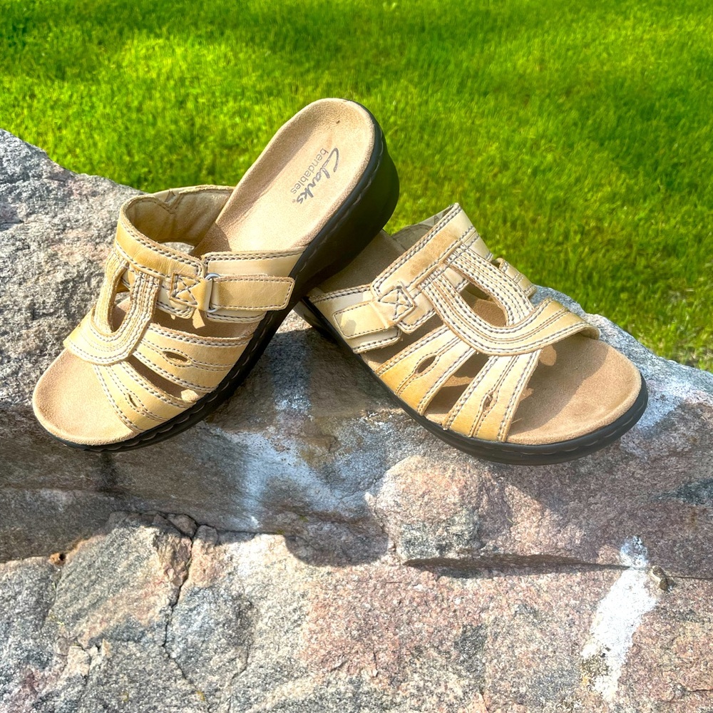 Clarks    Woman’s Slip On Sandals